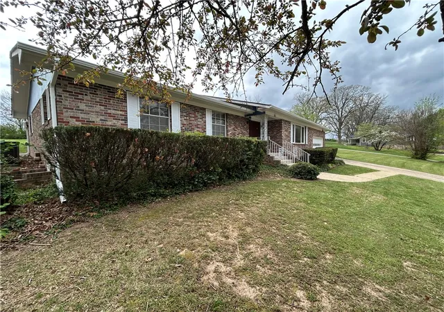 Photo 1 of Single family home for sale at 206 Roberta Dr, Harrison, AR 72601 | MLS# 1365923 | Listing updated on 2026-10-22