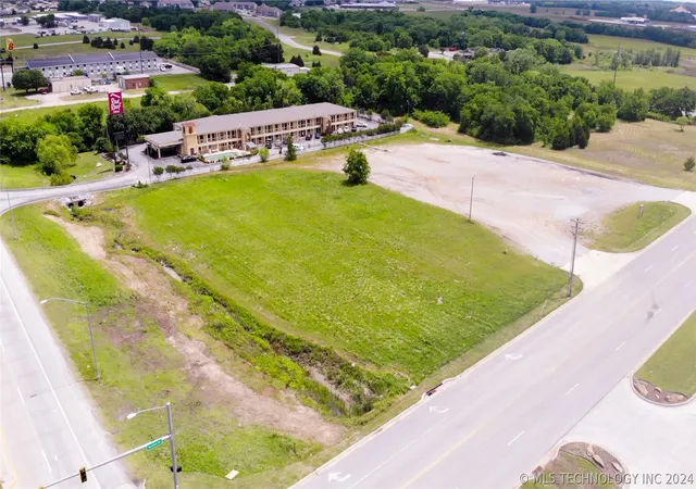 Photo 4 of Sale Pending at N Rockford Rd, Ardmore, OK 73401 | MLS# 2411009 | Listing updated on 2026-09-08