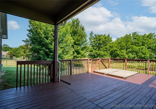 Photo 3 of Single family home for sale at 706 S Tallchief Ave, Skiatook, OK 74070 | MLS# 2532838 | Listing updated on 2026-10-06