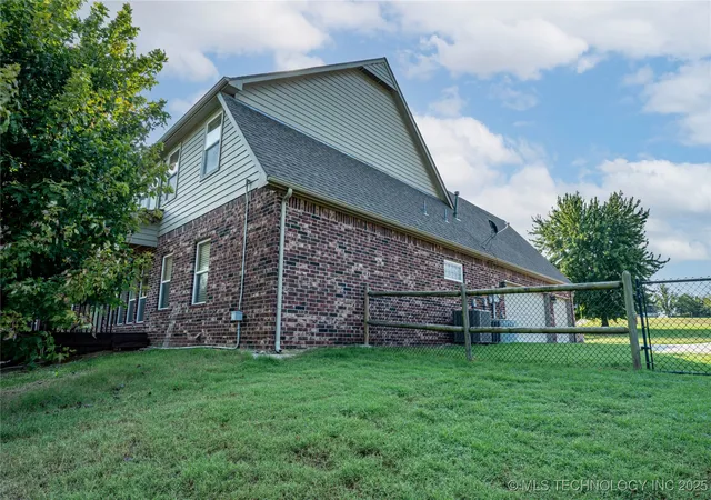 Photo 4 of Single family home for sale at 706 S Tallchief Ave, Skiatook, OK 74070 | MLS# 2532838 | Listing updated on 2026-10-06