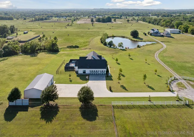 Photo 3 of Sale Pending at 5634 E 186Th St S, Bixby, OK 74008 | MLS# 2539136 | Listing updated on 2026-09-07