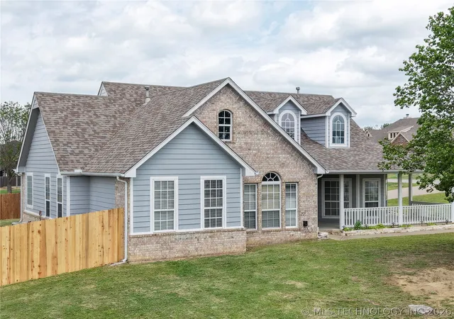 Photo 1 of Sale Pending at 814 S Tall Chief Ave, Skiatook, OK 74070 | MLS# 2539517 | Listing updated on 2026-09-11