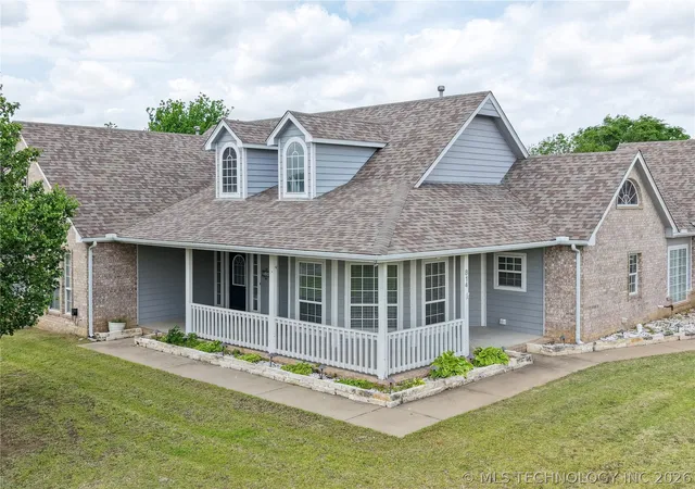 Photo 3 of Sale Pending at 814 S Tall Chief Ave, Skiatook, OK 74070 | MLS# 2539517 | Listing updated on 2026-09-11
