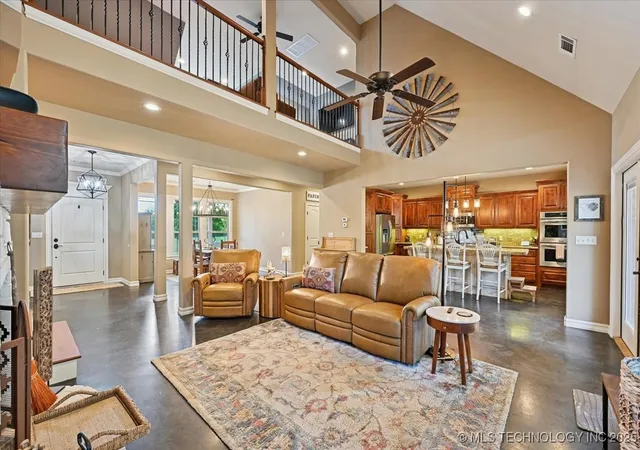 Photo 3 of Sale Pending at 121 Quanah Rd, Fort Gibson, OK 74434 | MLS# 2537997 | Listing updated on 2026-10-01