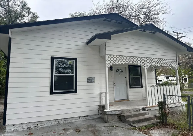 Photo 1 of Single family home for sale at 1402 Cherry St, Muskogee, OK 74403 | MLS# 2543328 | Listing updated on 2026-09-03