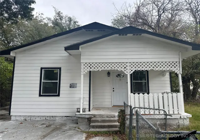Photo 2 of Single family home for sale at 1402 Cherry St, Muskogee, OK 74403 | MLS# 2543328 | Listing updated on 2026-09-03