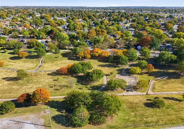 Photo 2 of Single family home for sale at 9615 E 27th Street, Tulsa, OK 74129 | MLS# 2547038 | Listing updated on 2026-09-09