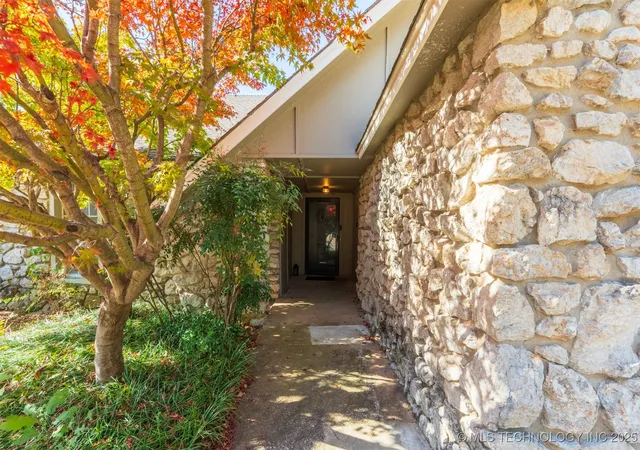 Photo 3 of Single family home for sale at 8104 S Quebec Ave, Tulsa, OK 74137 | MLS# 2547503 | Listing updated on 2026-09-01