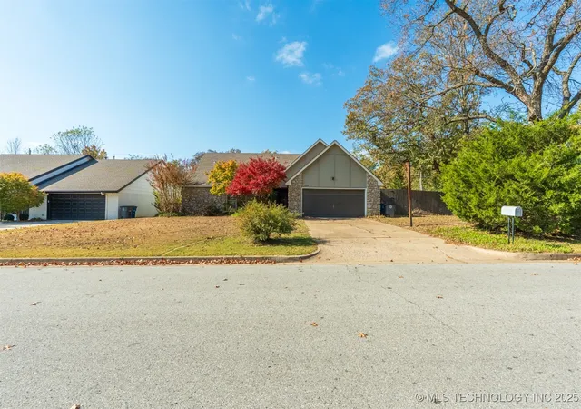 Photo 4 of Single family home for sale at 8104 S Quebec Ave, Tulsa, OK 74137 | MLS# 2547503 | Listing updated on 2026-09-01