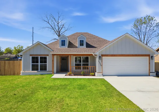 Photo 3 of Sale Pending at 21254 E 35Th Pl S, Broken Arrow, OK 74014 | MLS# 2535301 | Listing updated on 2026-09-01