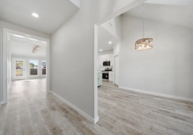Photo 4 of Sale Pending at 21254 E 35Th Pl S, Broken Arrow, OK 74014 | MLS# 2535301 | Listing updated on 2026-09-01