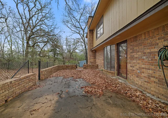 Photo 4 of Sale Pending at 921 Crooked Oak Dr, Durant, OK 74701 | MLS# 2547946 | Listing updated on 2026-09-07