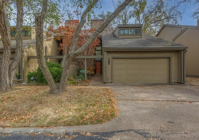 Photo 2 of Condo for sale at 6013 S Atlanta Ave #2, Tulsa, OK 74105 | MLS# 2549186 | Listing updated on 2026-09-12