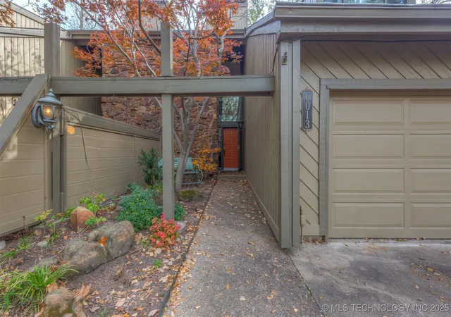 Listing Photo 4 - Condo for sale in building located at 6013 S Atlanta Ave, Tulsa, OK 74105 - Unit #2