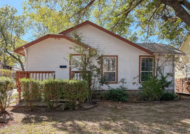 Photo 1 of Sale Pending at 2220 W 40th Street, Tulsa, OK 74107 | MLS# 2549278 | Listing updated on 2026-08-31