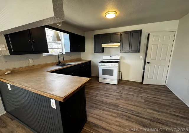 Photo 4 of Single family home for sale at 209 11th Avenue NW, Ardmore, OK 73401 | MLS# 2549012 | Listing updated on 2026-09-10