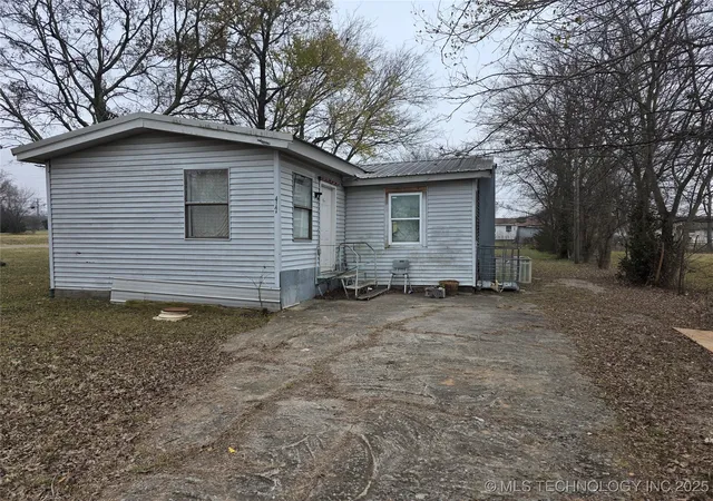 Photo 2 of Sale Pending at 420 E Holly St, Haskell, OK 74436 | MLS# 2549590 | Listing updated on 2026-09-04