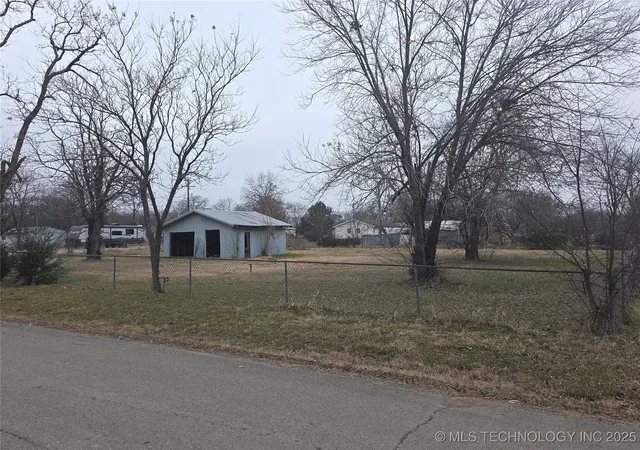 Photo 1 of Sale Pending at 415 E Holly St, Haskell, OK 74436 | MLS# 2549591 | Listing updated on 2026-09-04
