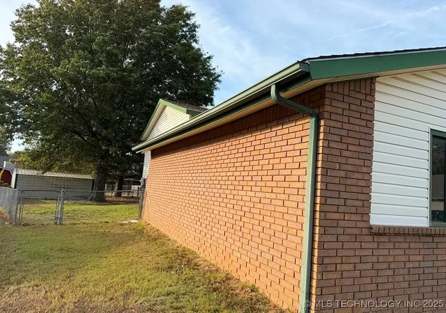 Photo 2 of Sale Pending at 8 Dakota, Muskogee, OK 74403 | MLS# 2550154 | Listing updated on 2026-09-02