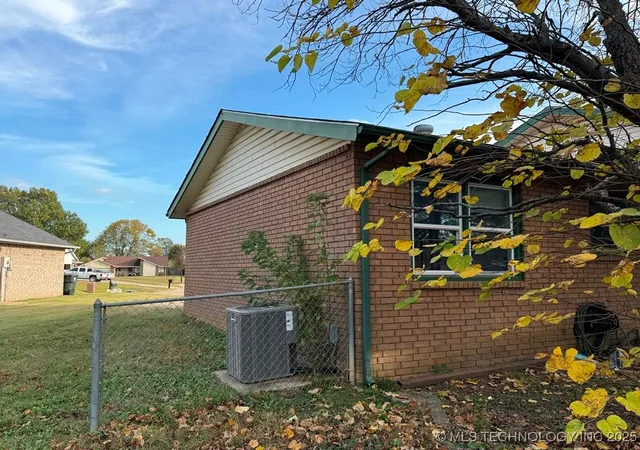 Photo 4 of Sale Pending at 8 Dakota, Muskogee, OK 74403 | MLS# 2550154 | Listing updated on 2026-09-02