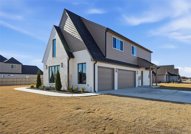 Photo 3 of Sale Pending at 17910 S 46th Eastavenue, Bixby, OK 74008 | MLS# 2550394 | Listing updated on 2026-09-19