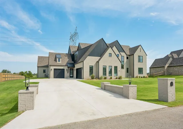 Photo 2 of Single family home for sale at 113 W 164th Place S, Glenpool, OK 74033 | MLS# 2550661 | Listing updated on 2026-09-03