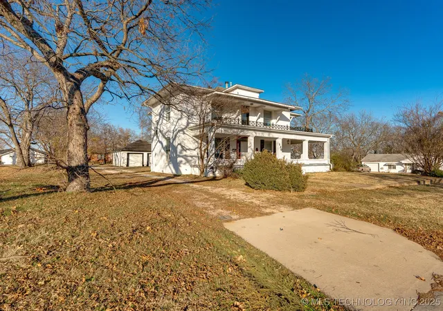 Photo 2 of Single family home for sale at 130 E 16th Street, Ada, OK 74820 | MLS# 2551013 | Listing updated on 2026-09-14