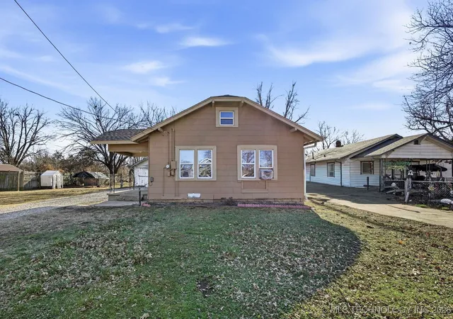 Photo 2 of Single family home for sale at 119 Enlow Ave, Blackwell, OK 74631 | MLS# 2600239 | Listing updated on 2026-08-29