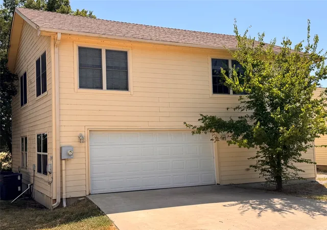 Photo 4 of Single family home for sale at 575 Majestic Hills, Ardmore, OK 73401 | MLS# 2600262 | Listing updated on 2026-09-10