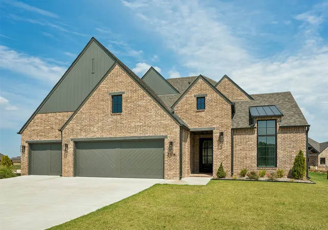 Photo 1 of Sale Pending at 2704 W Twin Oaks St, Broken Arrow, OK 74011 | MLS# 2600534 | Listing updated on 2026-09-10