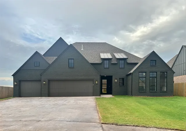 Photo 1 of Single family home for sale at 2707 W Van Buren Ct, Broken Arrow, OK 74011 | MLS# 2600845 | Listing updated on 2026-09-10