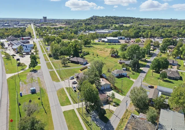 Photo 4 of Single family home for sale at 600 S Cherokee St, Catoosa, OK 74015 | MLS# 2601393 | Listing updated on 2026-08-31
