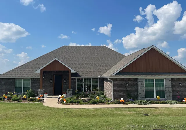 Photo 2 of Sale Pending at 1120 E St Andrews Cir, Cushing, OK 74023 | MLS# 2545082 | Listing updated on 2026-09-12