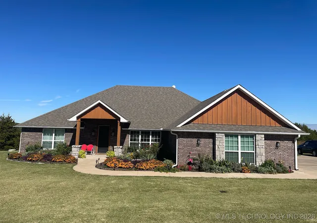Photo 3 of Sale Pending at 1120 E St Andrews Cir, Cushing, OK 74023 | MLS# 2545082 | Listing updated on 2026-09-12