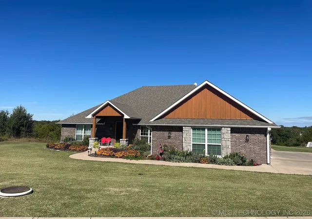Photo 3 of Sale Pending at 1120 E St Andrews Cir, Cushing, OK 74023 | MLS# 2545082 | Listing updated on 2026-09-12