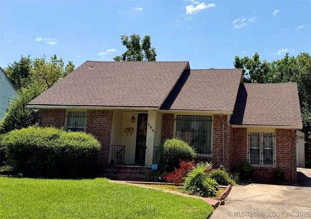 Photo 1 of Sale Pending at 304 E Woodrow Pl, Tulsa, OK 74106 | MLS# 2601683 | Listing updated on 2026-08-31