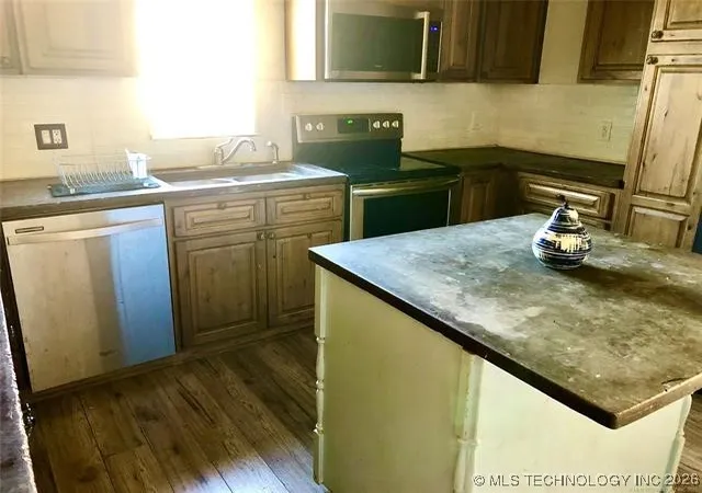 Photo 2 of Sale Pending at 1301 E Ash St, Cushing, OK 74023 | MLS# 2602388 | Listing updated on 2026-09-10