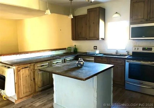 Photo 3 of Sale Pending at 1301 E Ash St, Cushing, OK 74023 | MLS# 2602388 | Listing updated on 2026-09-10