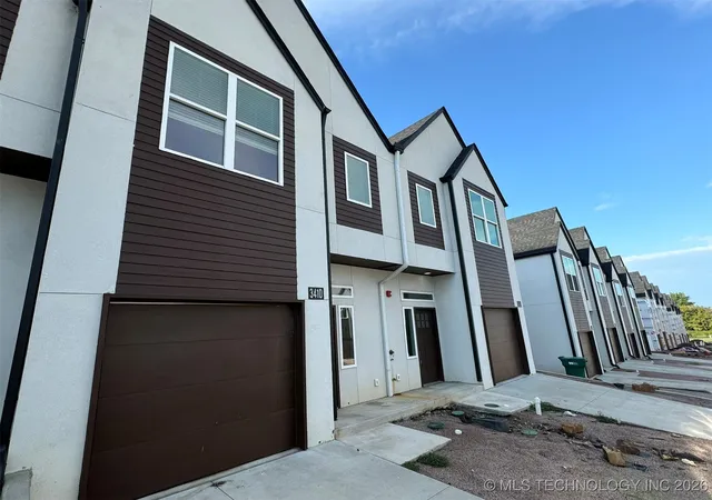 Photo 2 of Sale Pending at 3410 Redbud Ln, Tulsa, OK 74132 | MLS# 2602506 | Listing updated on 2026-09-18