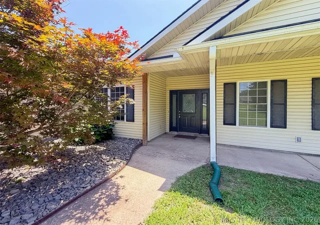 Photo 3 of Sale Pending at 16929 W 736 Road, Tahlequah, OK 74464 | MLS# 2603218 | Listing updated on 2026-08-31