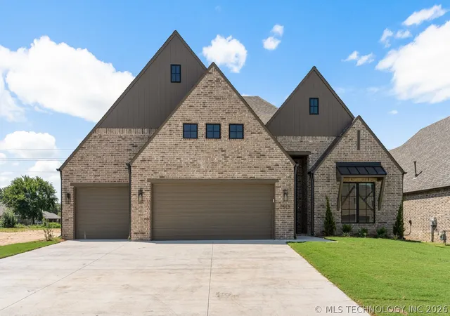 Single family home for sale at 2513 W Twin Oaks St, Broken Arrow, OK 74011 | MLS# 2605481 | Listing updated on 2026-08-31