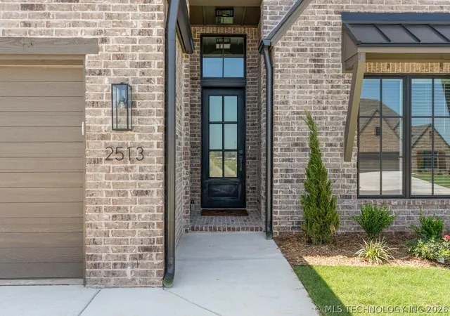 Photo 1 of Single family home for sale at 2513 W Twin Oaks St, Broken Arrow, OK 74011 | MLS# 2605481 | Listing updated on 2026-08-31