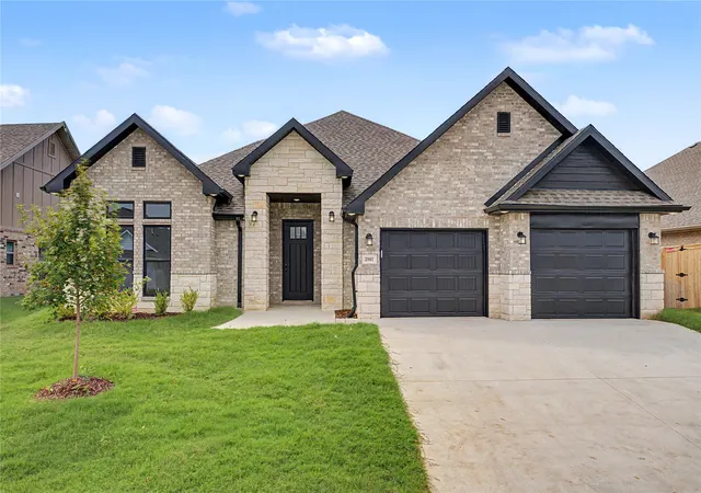 Photo 1 of Sale Pending at 2807 E Liberty Pl, Broken Arrow, OK 74014 | MLS# 2605533 | Listing updated on 2026-09-29