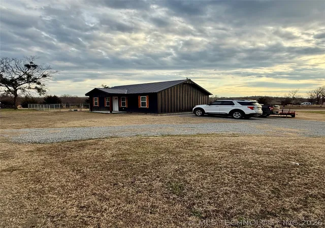Photo 2 of Single family home for sale at 989 Sequoyah Dr, Eufaula, OK 74432 | MLS# 2605878 | Listing updated on 2026-09-02