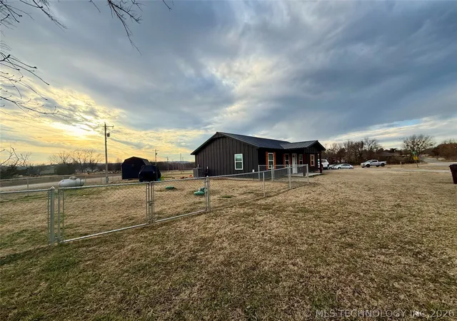 Photo 3 of Single family home for sale at 989 Sequoyah Dr, Eufaula, OK 74432 | MLS# 2605878 | Listing updated on 2026-09-02