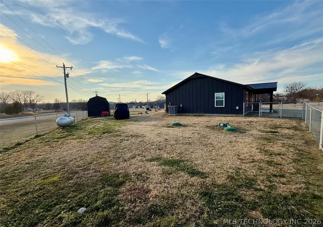 Photo 4 of Single family home for sale at 989 Sequoyah Dr, Eufaula, OK 74432 | MLS# 2605878 | Listing updated on 2026-09-02
