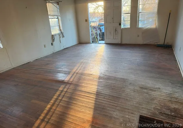 Photo 3 of Sale Pending at 4527 S Waco Ave, Tulsa, OK 74107 | MLS# 2606243 | Listing updated on 2026-09-08