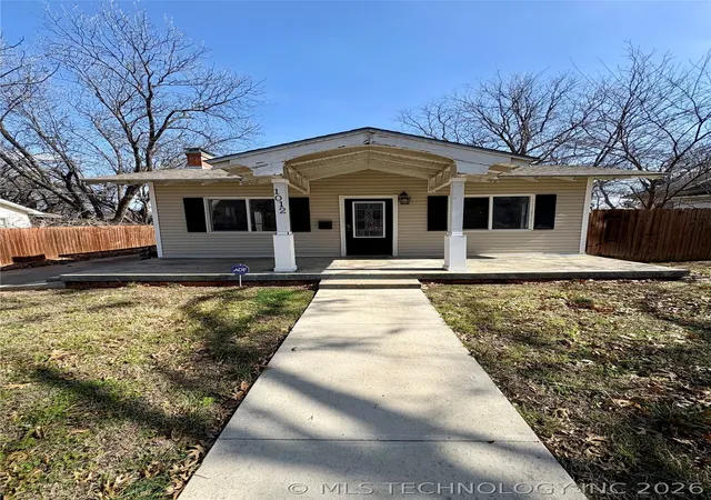 Photo 2 of Sale Pending at 1012 D St Nw, Ardmore, OK 73401 | MLS# 2605491 | Listing updated on 2026-09-03