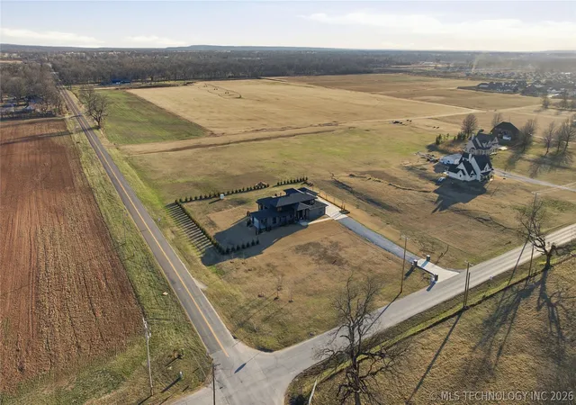 Photo 2 of Single family home for sale at 9696 E 161st Street S, Bixby, OK 74008 | MLS# 2604903 | Listing updated on 2026-09-13