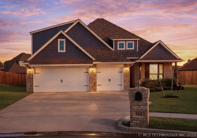 Photo 1 of Sale Pending at 908 E Fulton Ct, Broken Arrow, OK 74012 | MLS# 2606662 | Listing updated on 2026-09-11